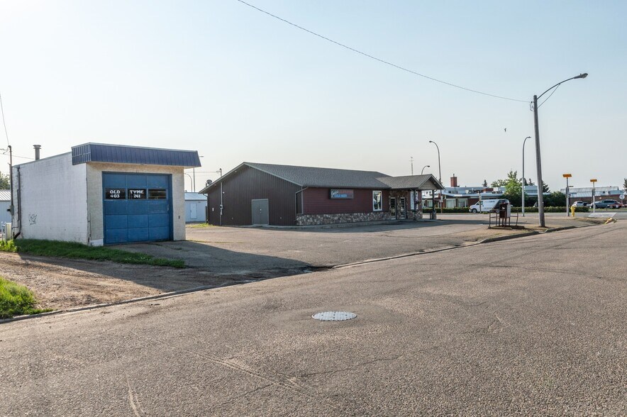 More Photos Of 5922 50 Ave, Stettler Storefront Retail Office For Sale