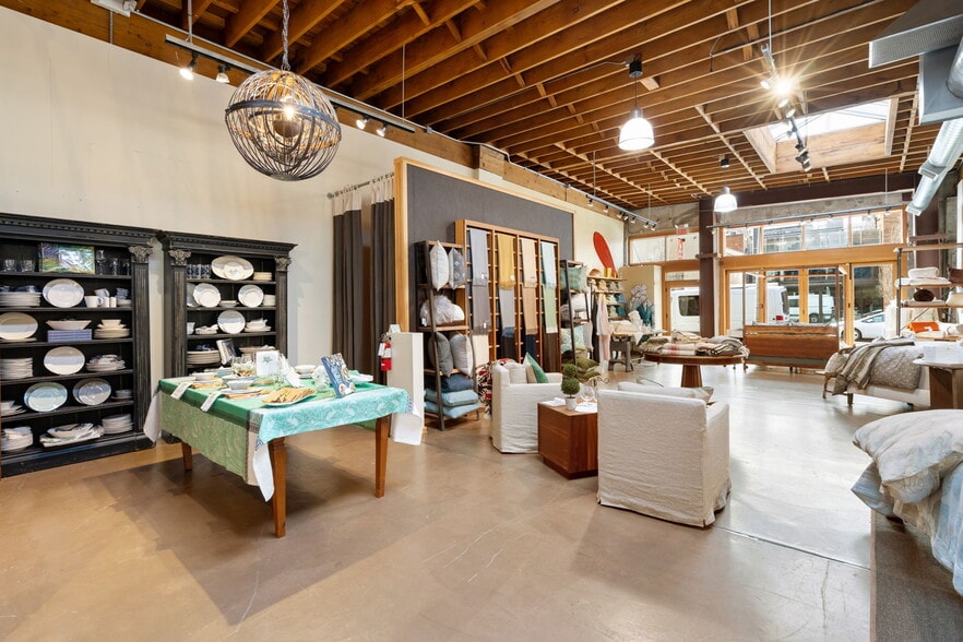 More Photos Of 528 NW 11th Ave, Portland Storefront For Lease