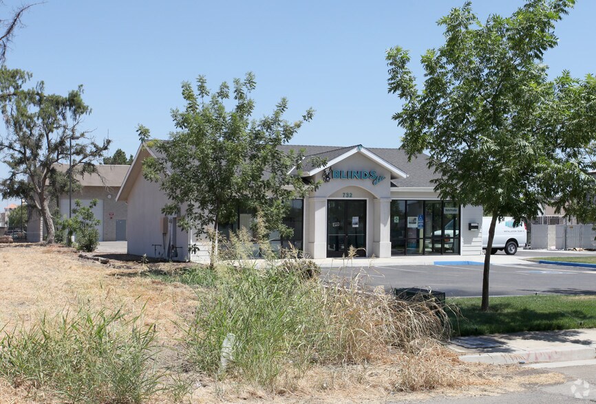 More Photos Of 732 Vaughn St, Hanford Freestanding For Lease
