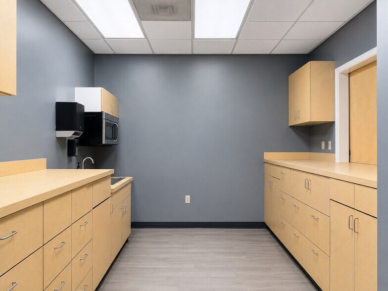 More Photos Of 5805 Ramona Blvd, Jacksonville Medical For Lease