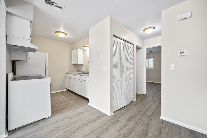 More Photos Of 1902 Sheridan Rd, Pekin Apartments For Sale