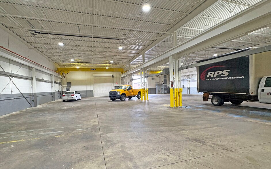 More Photos Of 16129 Common Rd, Roseville Warehouse For Lease