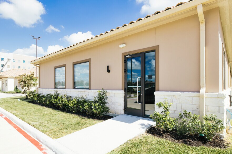 More Photos Of 8525 N Sam Houston Pkwy E, Humble Medical For Sale