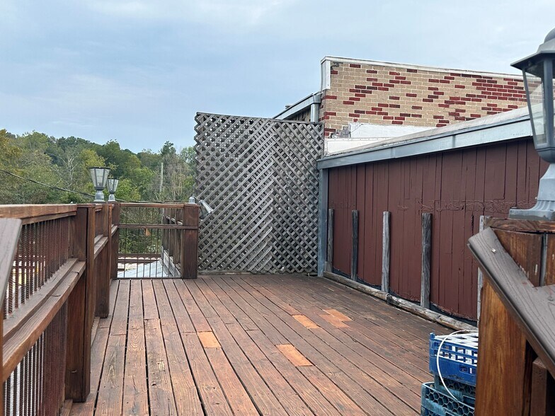 More Photos Of 4091 Helena Rd, Helena Restaurant For Lease