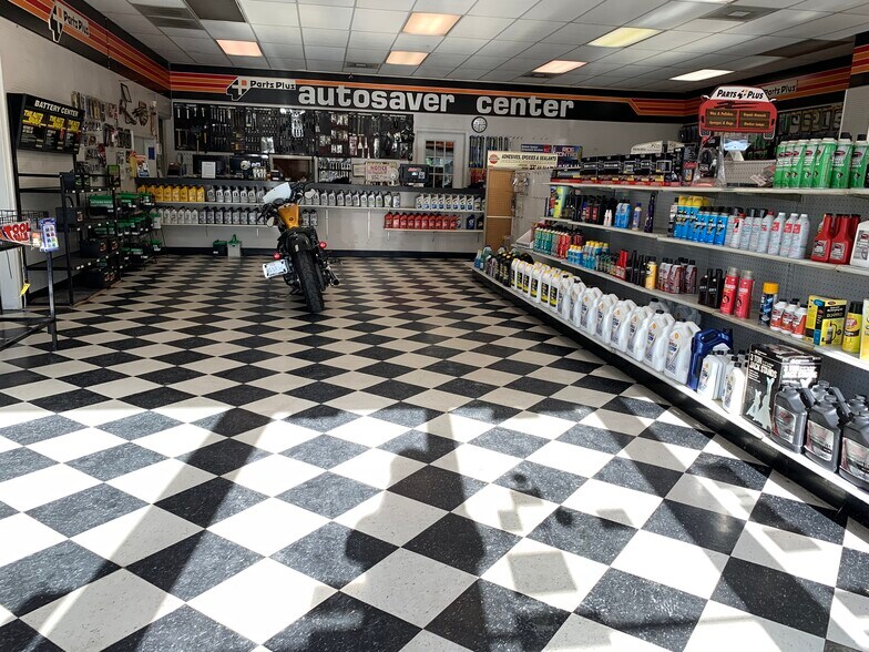 More Photos Of 1510 Washington St, Commerce Auto Repair For Lease