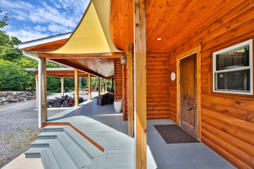 More Photos Of 19 Palsgraf Ct., Elka Park Showroom For Sale