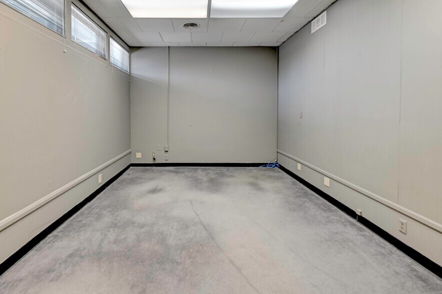 More Photos Of 4003 Pennsylvania Ave, Kansas City Office For Sale