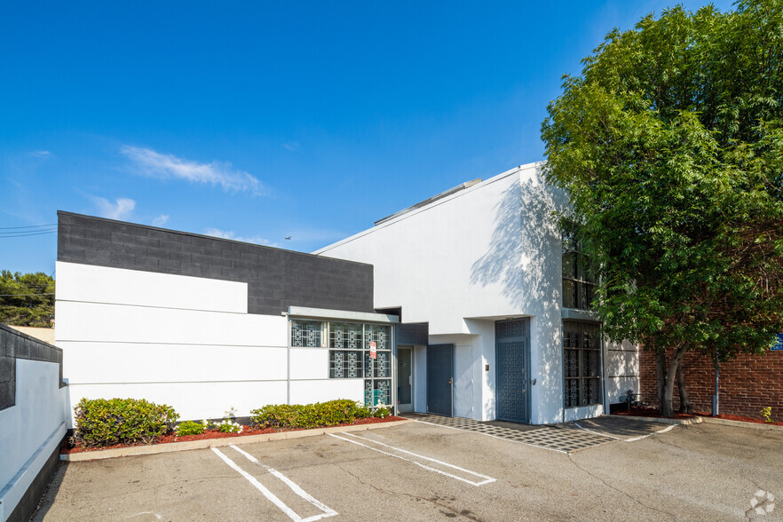 Primary Photo Of 214 S Locust St, Inglewood Medical For Lease