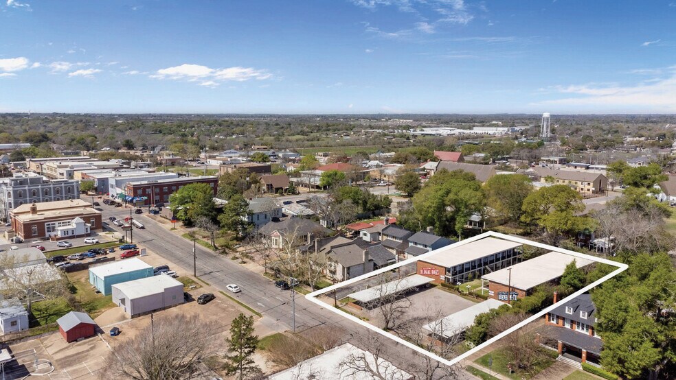 More Photos Of 401 E Main St, Brenham Apartments For Sale