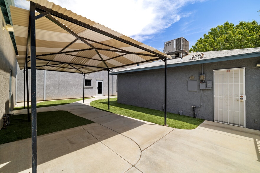 More Photos Of 44339 Beech Ave, Lancaster Schools For Lease