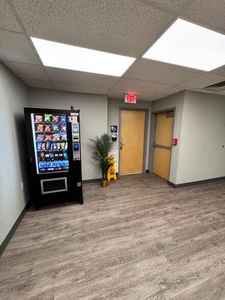 More Photos Of 10 Russell Rd, Albany Office For Sale