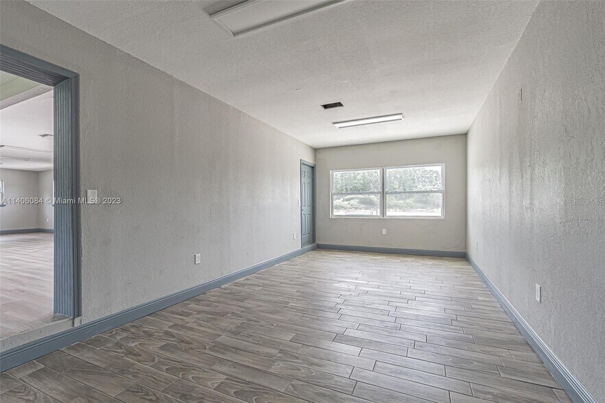 More Photos Of 4623-4625 Land O Lakes Blvd, Land O' Lakes Freestanding For Sale