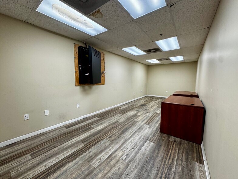 More Photos Of 1131 Shine Ave, Myrtle Beach Warehouse For Lease