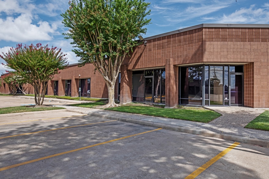 More Photos Of 6300 Rothway St, Houston Unknown For Lease