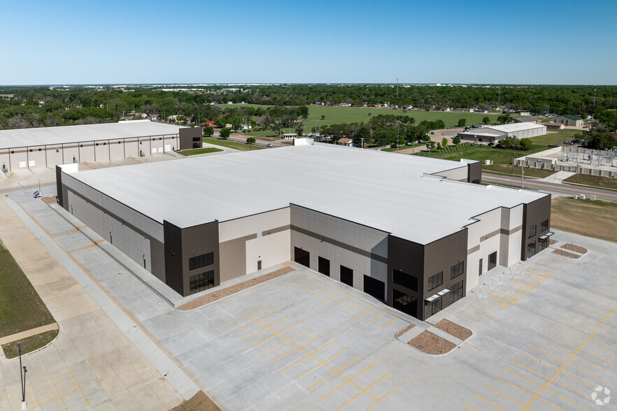 Primary Photo Of 1217 W MacArthur Rd, Wichita Industrial For Sale