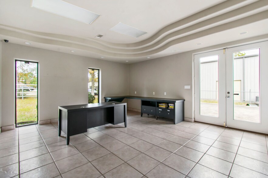 More Photos Of 32219 Tamina Rd, Magnolia Distribution For Lease