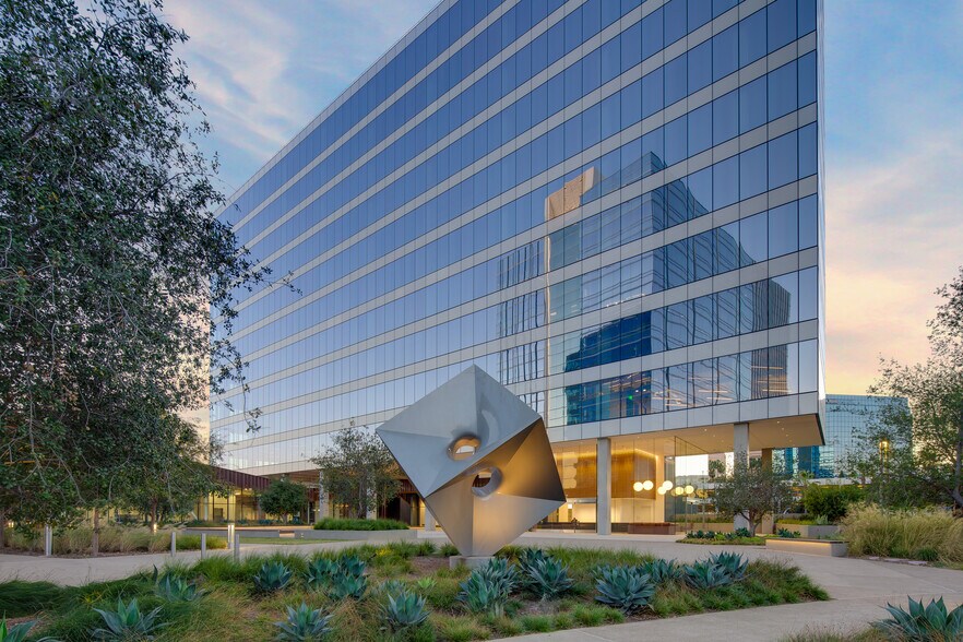 More Photos Of 4747 Executive Dr, San Diego Unknown For Lease