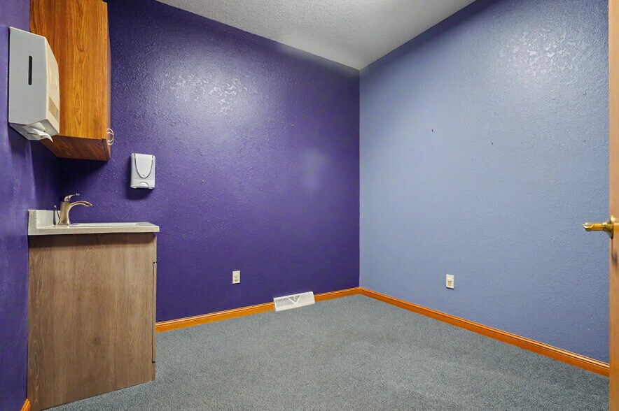 More Photos Of 819 Southwestern Run, Youngstown Medical For Sale