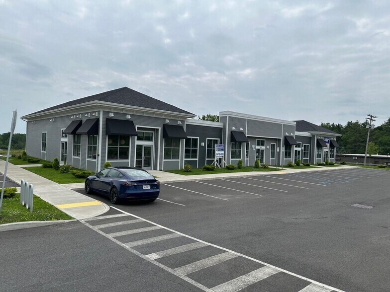 More Photos Of 400 Maple Rd, Slingerlands Freestanding For Lease