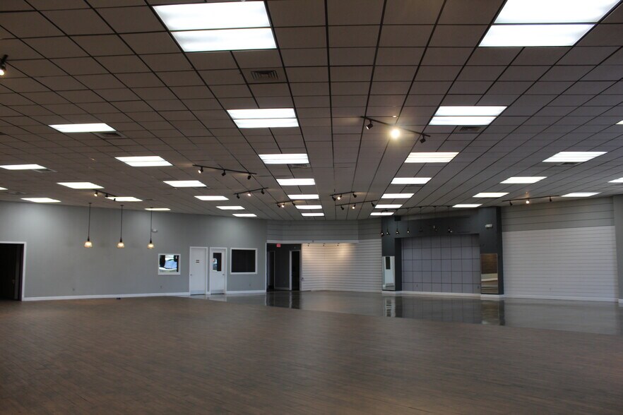 More Photos Of 855 N Highway 17-92, Longwood Storefront For Sale