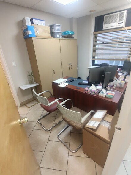 More Photos Of 30 E 40th St, New York Medical For Lease