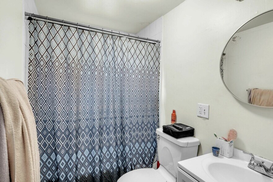 More Photos Of 929 N Roane St, Harriman Apartments For Sale