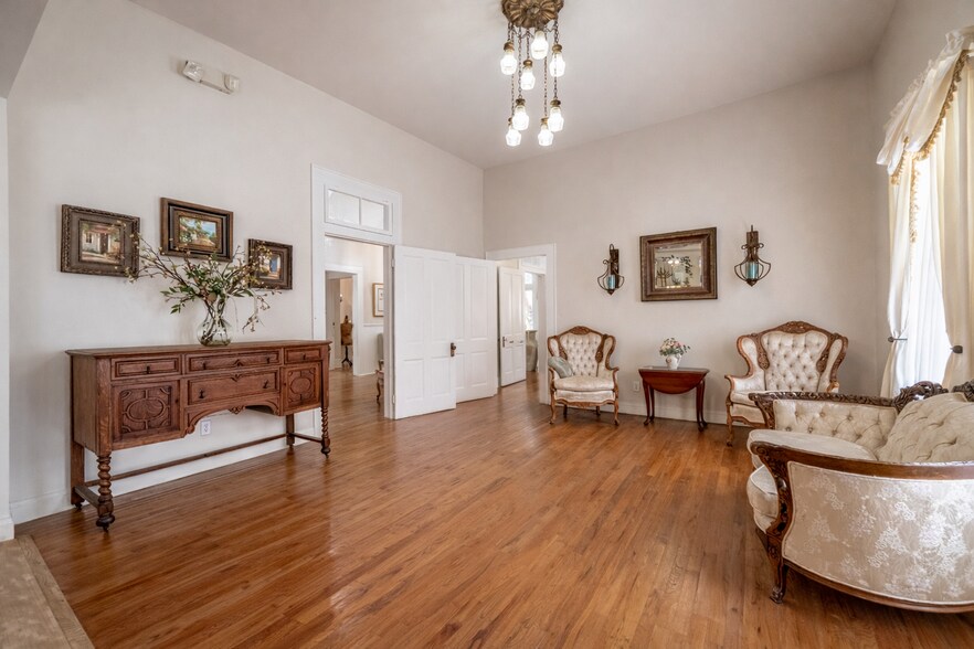 More Photos Of 5800 England Dr, Alexandria Specialty For Sale