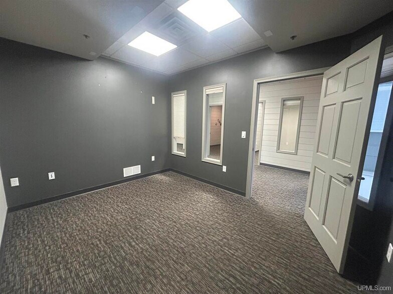 More Photos Of 2168 US 41 w, Marquette Flex For Lease