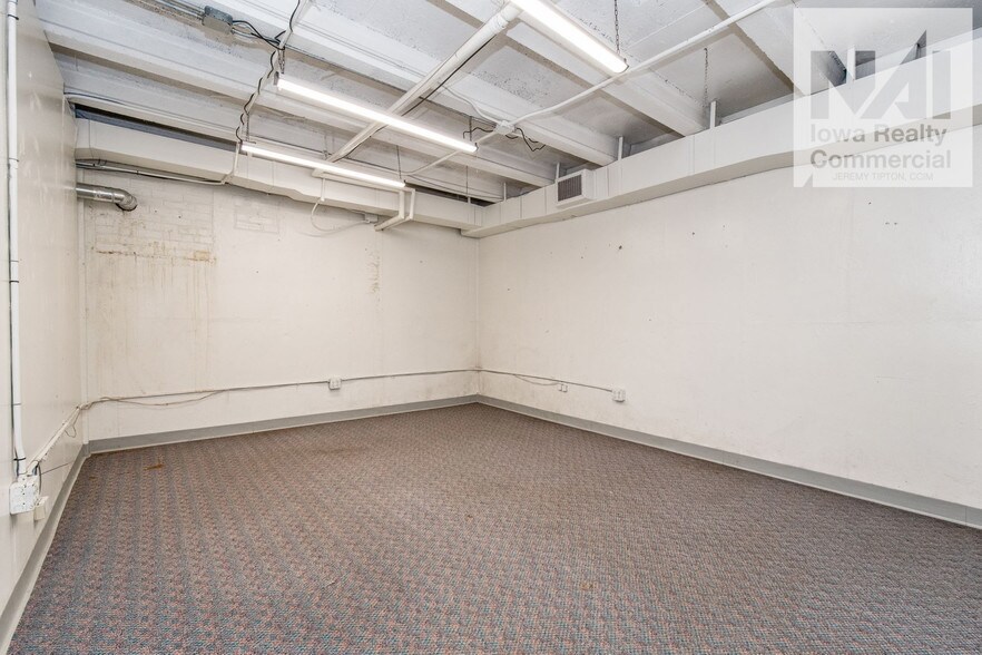 More Photos Of 115 30th Street Dr SE, Cedar Rapids Freestanding For Lease