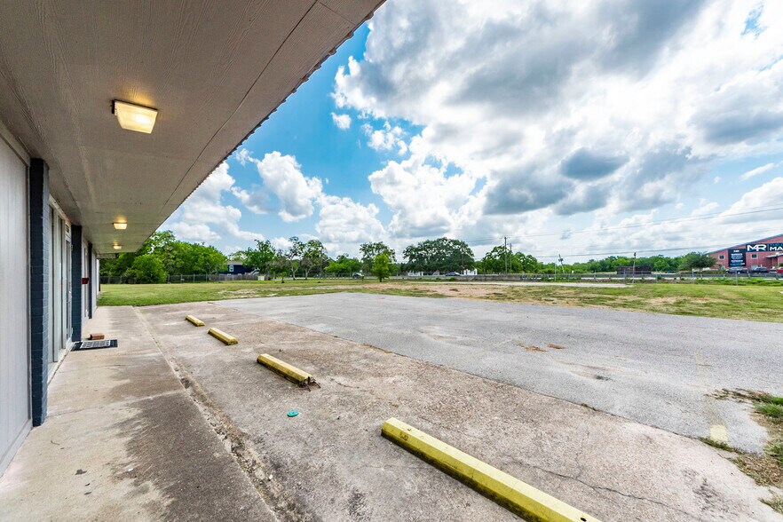 More Photos Of 6756 Masters Rd, Manvel Office For Lease
