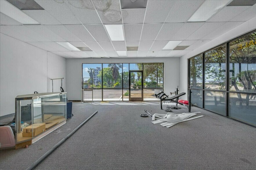 More Photos Of 8339 W Elm Ave, San Joaquin General Retail For Lease