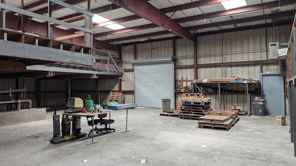 More Photos Of 1119 E Milam St, Wharton Freestanding For Sale