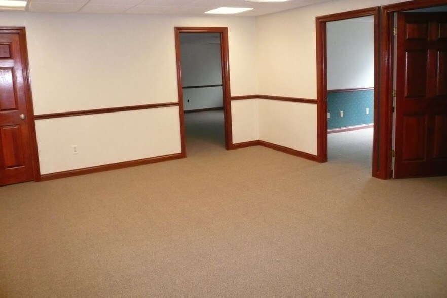 More Photos Of 5229-5233 S Old State Road 37, Bloomington Light Distribution For Lease