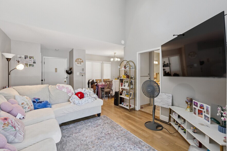 More Photos Of 1411 Oxford St, Redwood City Apartments For Sale