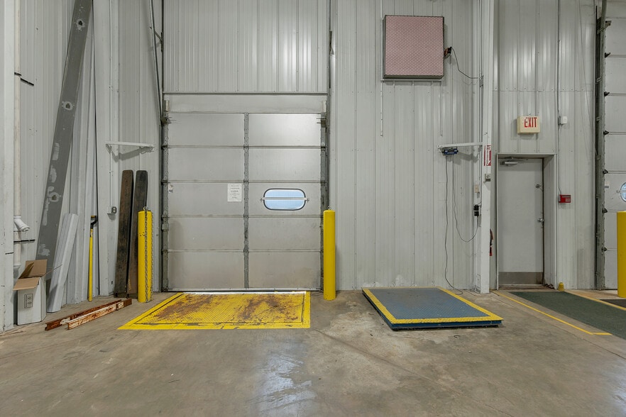 More Photos Of 1725 Suburban Dr, De Pere Manufacturing For Sale