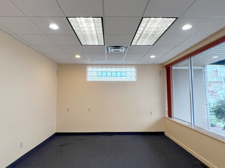 More Photos Of 2401-2437 W 26th St, Erie Unknown For Lease