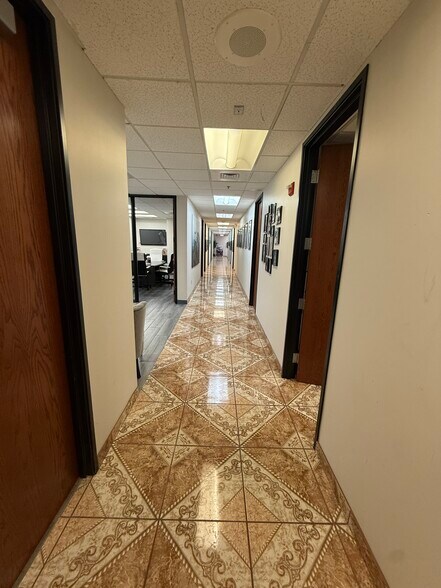 More Photos Of 202 E Earll Dr, Phoenix Medical For Sale