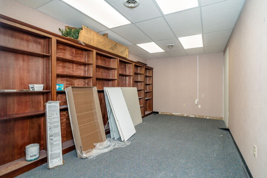 More Photos Of 1600 N Coalter St, Staunton Office For Lease