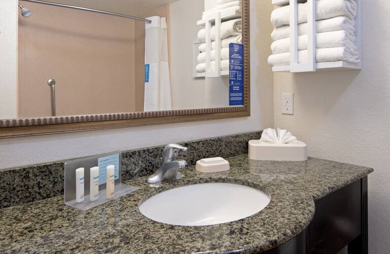 More Photos Of 7941 E Brundage Ln, Bakersfield Hotel For Sale