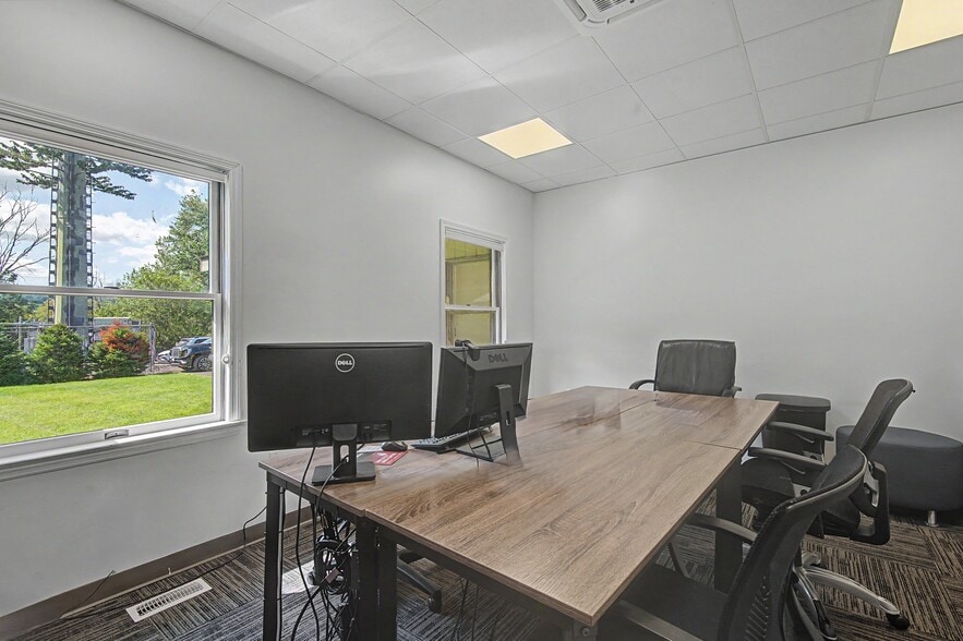 More Photos Of 11 Abrams Rd, Central Valley Office For Sale
