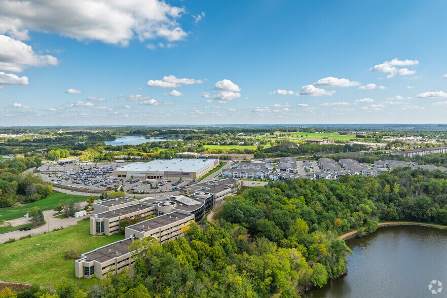 More Photos Of 1 Oakridge Dr, Chaska Hotel For Sale