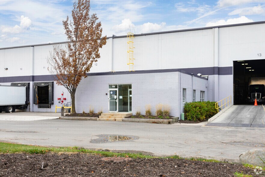 More Photos Of 980-1000 Lunt Ave, Elk Grove Village Distribution For Lease