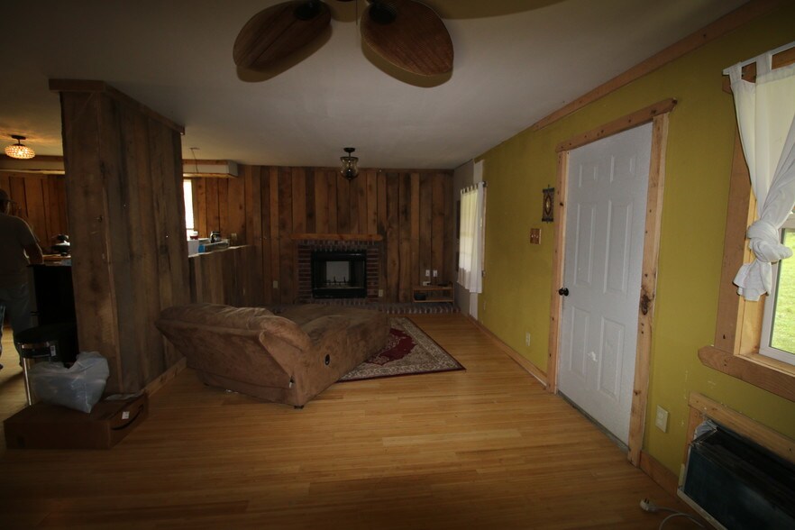 More Photos Of 11251 Highway 90, Parkers Lake Hotel For Sale