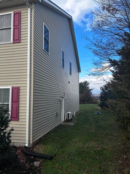 More Photos Of 6008 Fair Oaks Dr, Frederick Flex For Lease