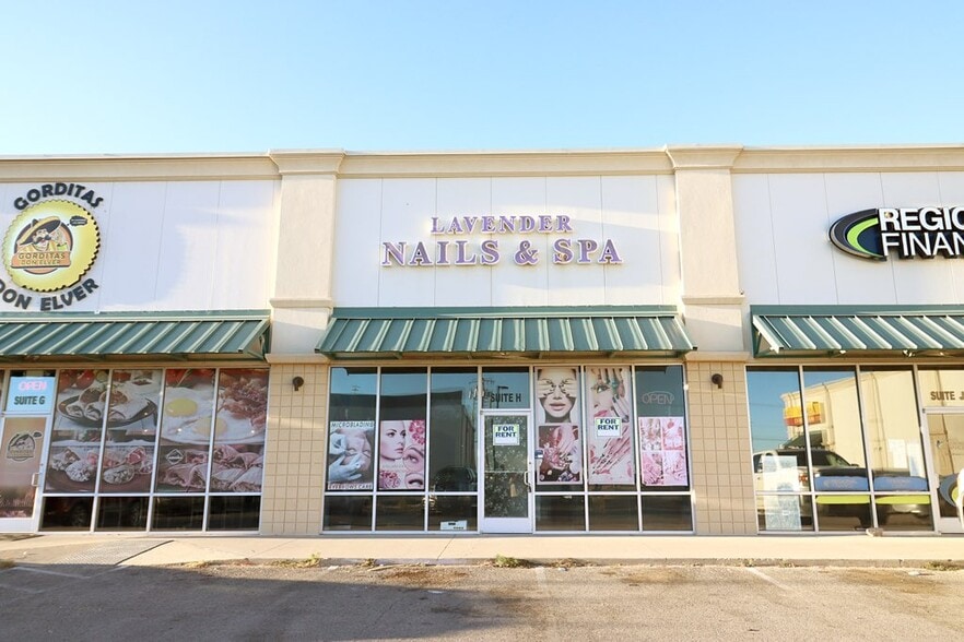More Photos Of 210 W Longview Ave, Midland Storefront For Lease