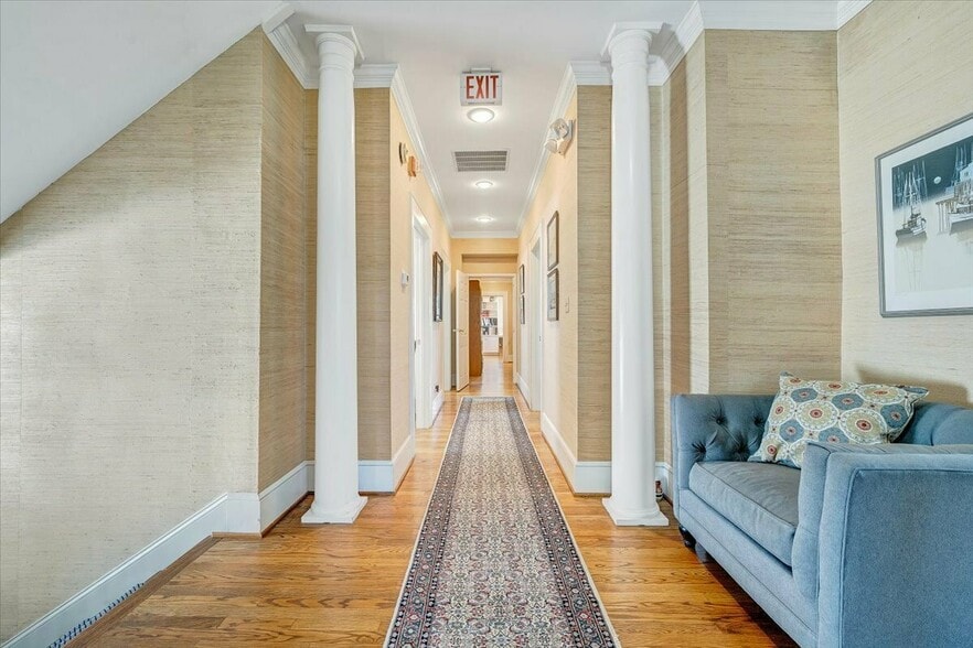 More Photos Of 1328 3rd St SW, Roanoke Office For Sale