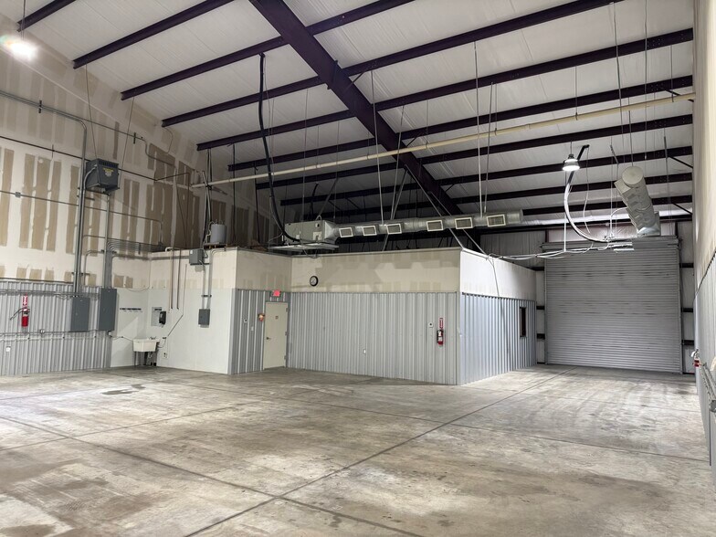 More Photos Of 27359 W Hardy Rd, Spring Warehouse For Lease