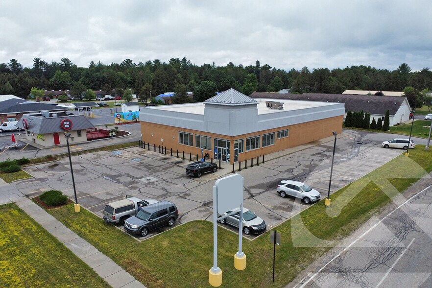 Primary Photo Of 2010 N Saint Helen Rd, Saint Helen Drugstore For Lease