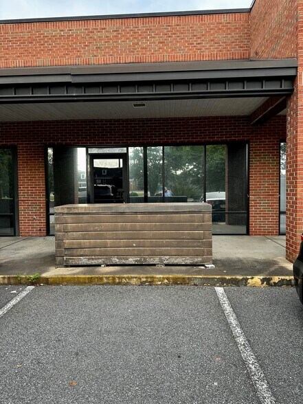 More Photos Of 640 North Ave, Macon-Bibb Medical For Lease