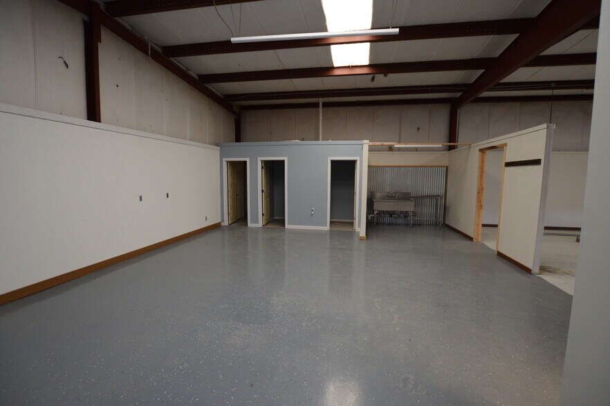 More Photos Of 2175 W Choctaw St, Tahlequah Light Distribution For Sale